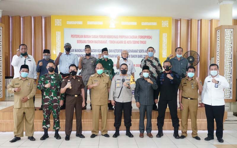 BERSAMA: Wali Kota Tebingtinggi, Umar Zunaidi Hasibuan dalam pertemuan ramah tamah bersama tokoh masyarakat dan agama untuk antisipasi lonjakan Covid-19 pada perayaan Natal dan Tahun Baru.