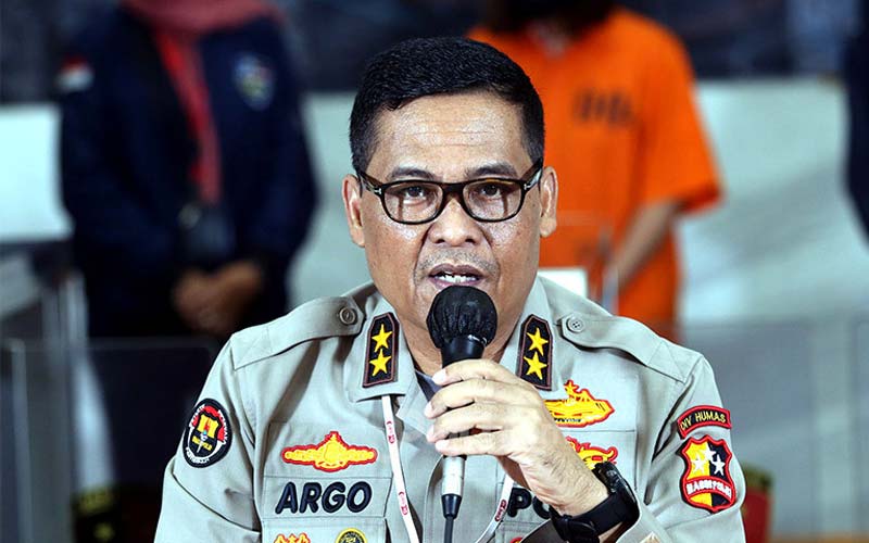 KERETANGAN: Kadiv Humas Polri Irjen Argo Yuwono memberikan keterangan terkait kasus hukum Habib Rizieq.