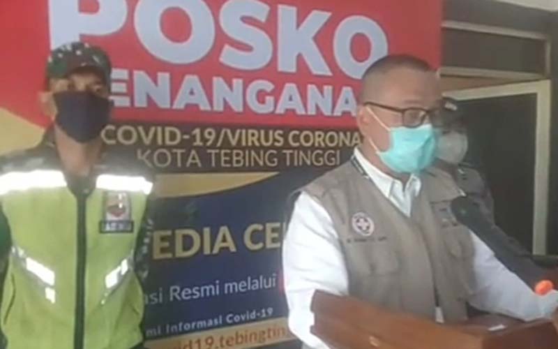 JELASKAN : Kadis Kesehatan Kota Tebingtinggi, dr Nanang Fitra Aulia ketika memberikan keterangan beberapa waktu lalu.sopian/sumut pos.