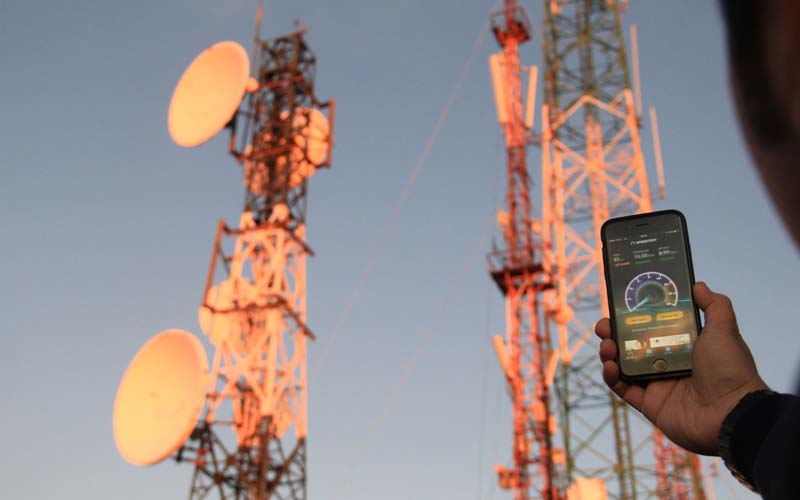 Telkomsel resmi ditunjuk sebagai salah satu peserta lolos Seleksi Pengguna Pita Frekuensi Radio 2,3 GHz pada Rentang 2360–2390 MHz untuk Keperluan Penyelenggaraan Jaringan Bergerak Seluler yang digelar oleh Kemkominfo dan telah memilih alokasi blok C. Tambahan spektrum akan dimanfaatkan untuk memperkuat pengembangan layanan broadband terkini 4G LTE dengan memaksimalkan kapasitas dan kualitas jaringan broadband bagi pelanggan hingga pelosok Indonesia, serta melanjutkan pengembangan implementasi teknologi jaringan terbaru 5G yang segera akan diterapkan di Indonesia.