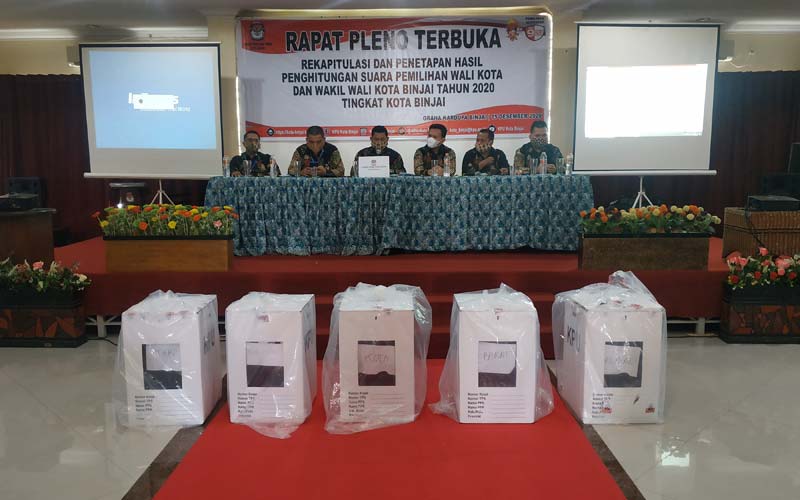 PLENO:  KPU Binjai menggelar rekapitulasi dan penetapan hasil penghitungan suara peserta Pemilihan Wali Kota dan Wakil Wali Kota Binjai 2020 di Aula Lantai IV Hotel Graha Kardopa, Selasa (15/12).