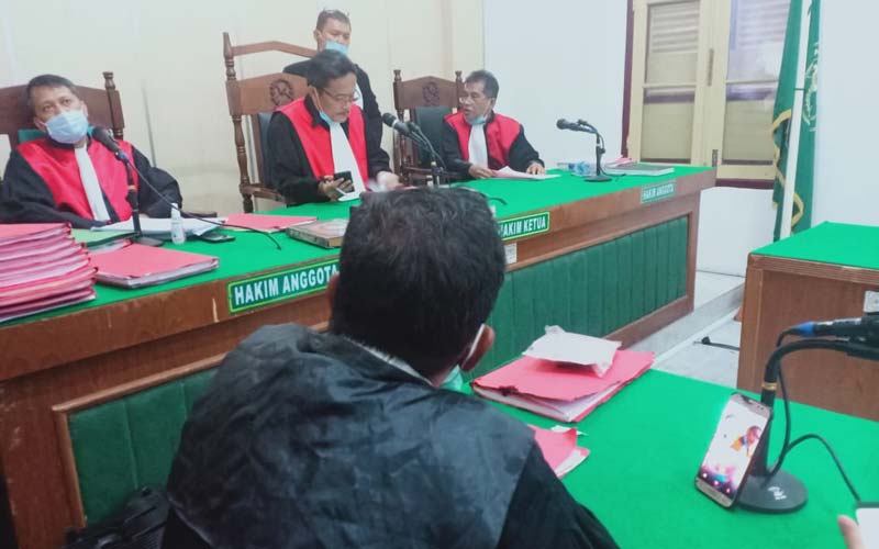 SIDANG: Muchlias Anugerah alias Tyson, terdakwa kasus ganja menjalani sidang tuntutan secara virtual di PN Medan, Selasa (15/12).