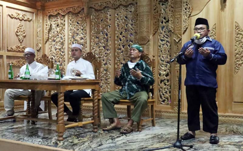 HADIR: Wagubsu, H Musa Rajeckshah (Ijeck)  saat menghadiri peresmian Masjid Al Musanif II di Wong Solo Jalan Gajah Mada, Medan, baru-baru ini.