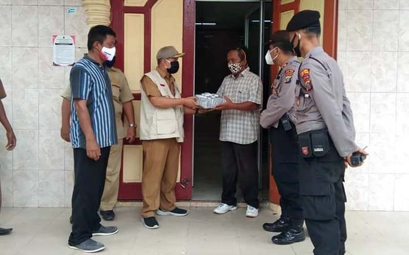 PROKES: Jajaran Dinas Kominfo Kota Tebingtinggi ketika menyampaikan Prokes penangan Covid-19 disejumlah gereja yang ada di Kota Tebingtinggi.