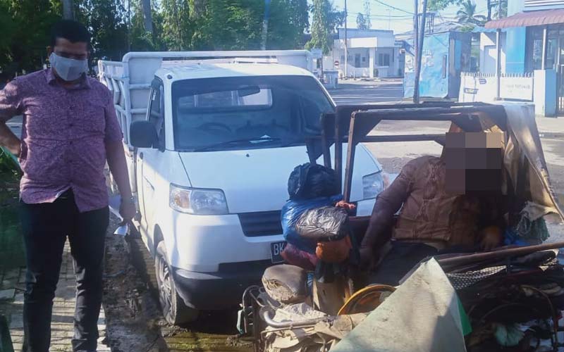 MEMBUSUK: Penarik becak dayung ditemukan tewas dengan kondisi tubuh sudah membusuk di Tugu Pompa, Kelurahan Belawan II, Medan Belawan.