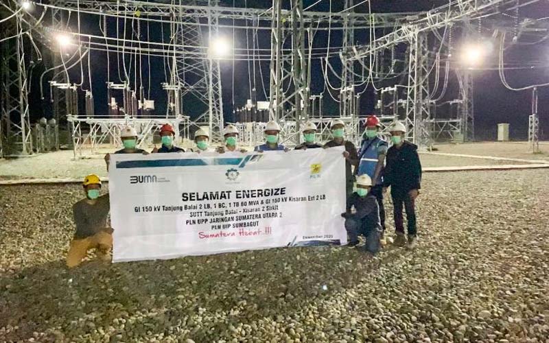 RESMI BEROPERASI: Tim PLN UIPSBU foto bersama usai mengoperasikan secara resmi energize GI 150 kV dan TL 150 kV Tanjungbalai-Kisaran, Selasa (15/12/2020).
