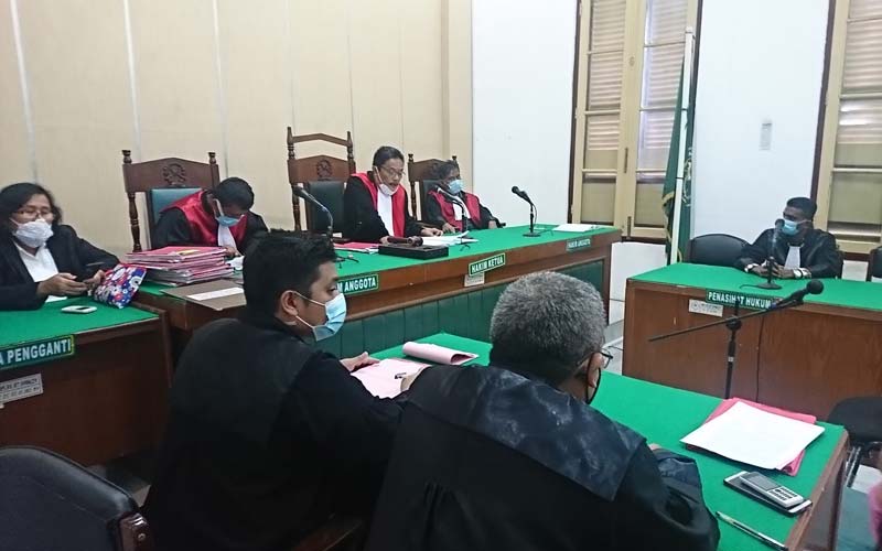 PUTUSAN: Majelis hakim membacakan amar putusan kasus TPPU dengan terdakwa almarhum Zakir Husin, Selasa (5/1).