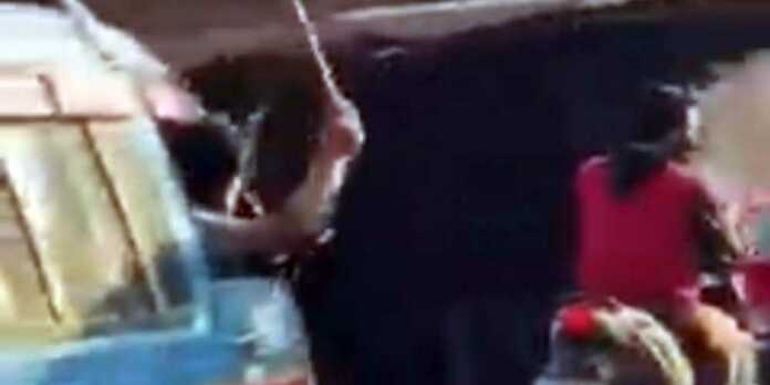 Supir-angkot-ugal-ugalan