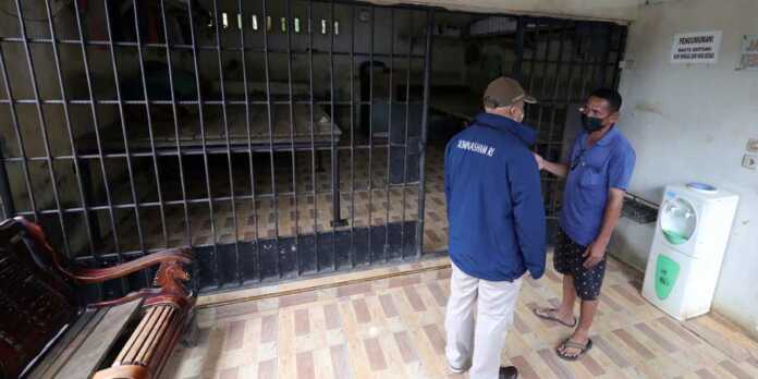 KAPOLDA-SUMUT-DAN-KOMNAS-HAM-KERANGKENG-MANUSIA