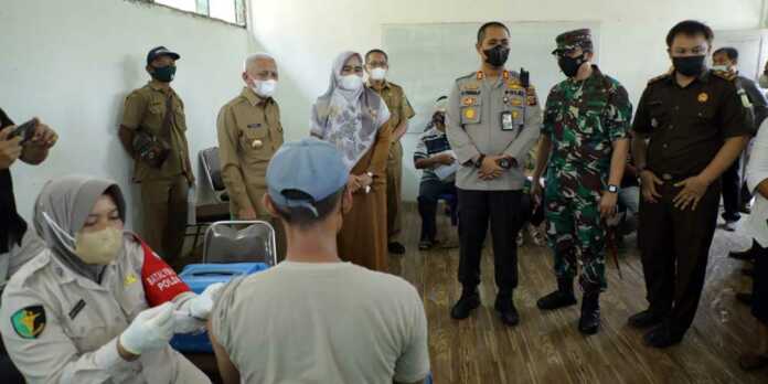 Vaksinasi-Serentak-Kelompok-Lansia-Polres-Asahan-Bersama-Kapolri