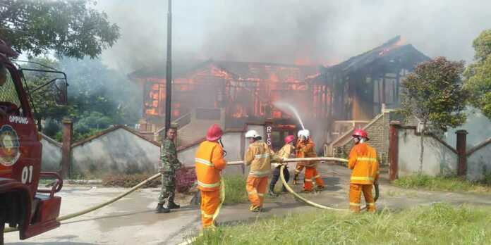 bangunan-kerajaan-padang