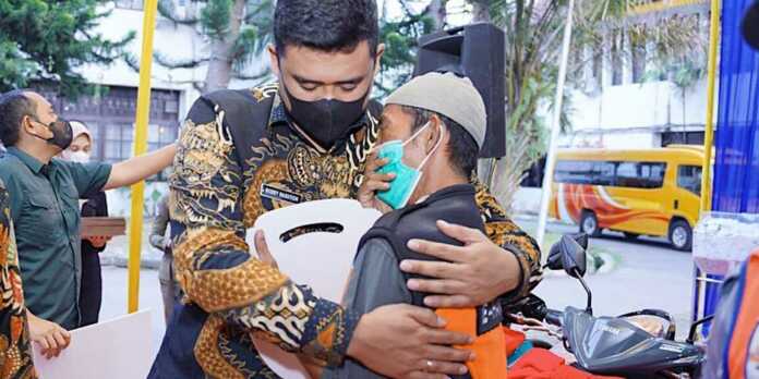 Jukir-Dapat-Hadiah-Motor