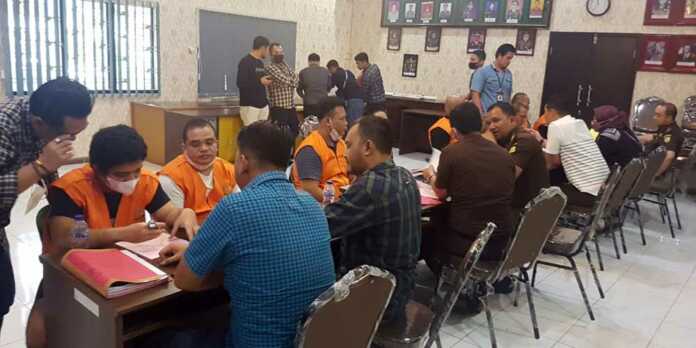 8-Tersangka-Disidang-di-PN-Stabat