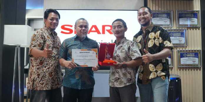 Penganugerahan-Stand-Terbaik-Kategori-Swasta-Indoor