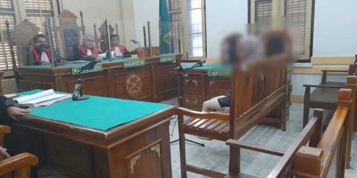 Sebar-Foto-dan-Video-Bugil-Mantan-Pacar-di-Medsos