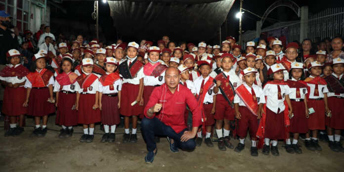 Bupati-Taput-Dorong-Desa-Hutajulu-Jadi-Icon-Desa-Kemenyan