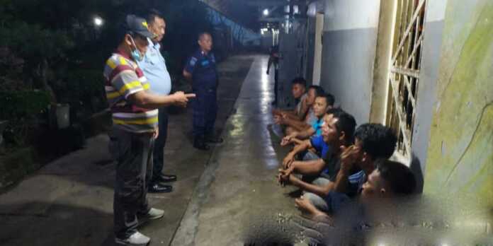 Petugas Lapas Binjai melakukan penggeledahan dan penyisiran ke kamar blok hunian