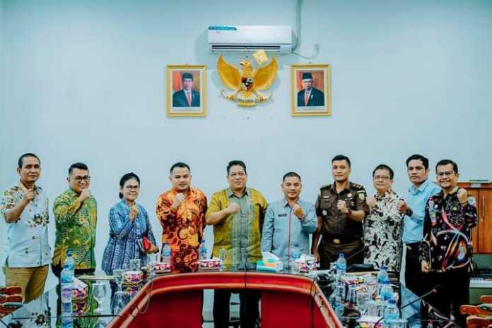 Pj Wali Kota Tebingtinggi Syarmadani hari pertama kerja langsung memimpin rakor dalam pemantaun pemberantasan korupsi bersama KPK.