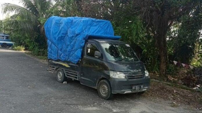 DUGA: Pikap bermuatan 2 ton arang bakau diduga tangkap lepas oleh Polsek Pangkalanbrandan.