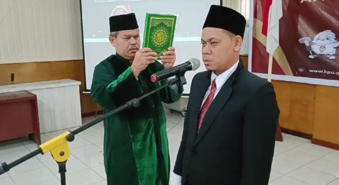 VIRTUAL: Pelantikan Muhammad Irvan sebagai anggota KPU Kabupaten Nias Utara di KPU Sumut secara virtual.(BAGUS SYAHPUTRA/SUMUT POS)