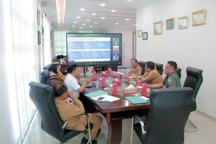 PIMPIN: Pj Wali Kota Tebingtinggi Syarmadani bersama OPD, Forkopimda dan TPID melakukan rakor pengendalian inflasi bersama Kemendagri.