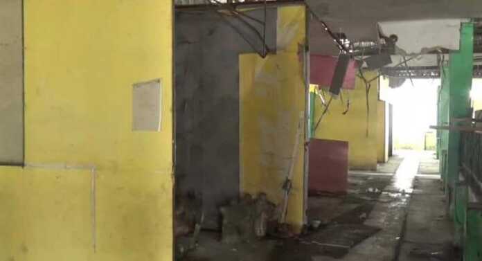 PRIHATIN: Kondisi pasar Kapuas yang berada di Jalan Jawa, Kelurahan Belawan II, Kecamatan Medan Belawan, sangat memprihatinkan, itu terlihat dari amatan Sumut Pos, Senin (11/12/2023).