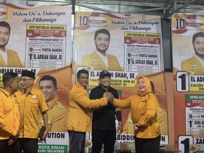 SALAM: Ketua DPC Partai Hanura Kota Binjai, Zainal Abiddin Nasution salam solid dengan Bendahara DPD Partai Hanura Sumut, Syaiful Amri.Istimewa/Sumut Pos.