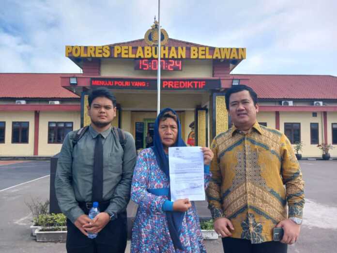 APRESIASI : Keluarga korban penganiayaan yakni Sofian Sauri Harahap (60) memberikan apresiasi kepada Sat Reskrim Polres Pelabuhan yang bertindak cepat dalam kasus pembunuhan.