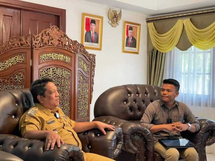 GELAR: Pj Wali Kota Tebingtinggi Syarmadani ketika menjadi Narasumber pada kegiatan Prodcast Dinas Kominfo Kota Tebingtinggi.