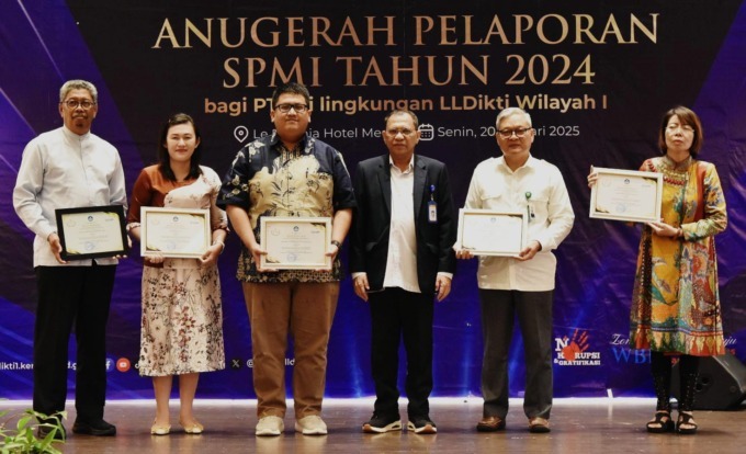 TERBAIK: Rektor Universitas Haji Sumatera Utara Prof Dian Armanto MPd MA MSc PhD (paling kiri) bersama pimpinan penerima Anugerah SPMI dari LLDikti Wilayah I. (ISTIMEWA)