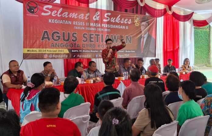 Anggota DPRD Kota Medan dari Fraksi PDIP Agus Setiawan, menggelar reses di Jalan Selam, Medan Denai, Minggu (23/2/2025).