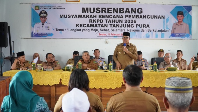 MUSRENBANG: Pj Bupati Langkat, Faisal Hasrimy saat membuka Musrenbang Kecamatan Tanjungpura.(Diskominfo Langkat/Sumut Pos)