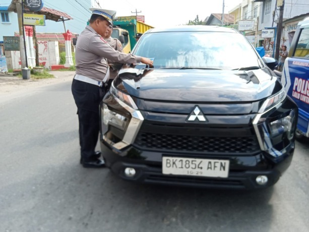 OPERASI: Sat Lantas Polres Tebingtinggi melaksanakan Operasi Keselamatan Toba 2025 di Jalan Gatot Subroto dan Jalan SM Raja Kota Tebingtinggi. SOPIAN/SUMUT POS