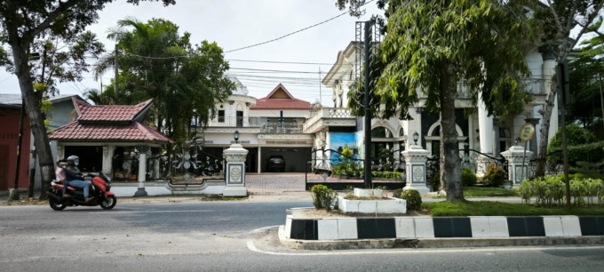 MEGAH: Rumah megah Wakil Ketua DPRD Langkat, Ajai Ismail yang tak masuk dalam LHKPN. FOTO: Teddy Akbari/Sumut Pos