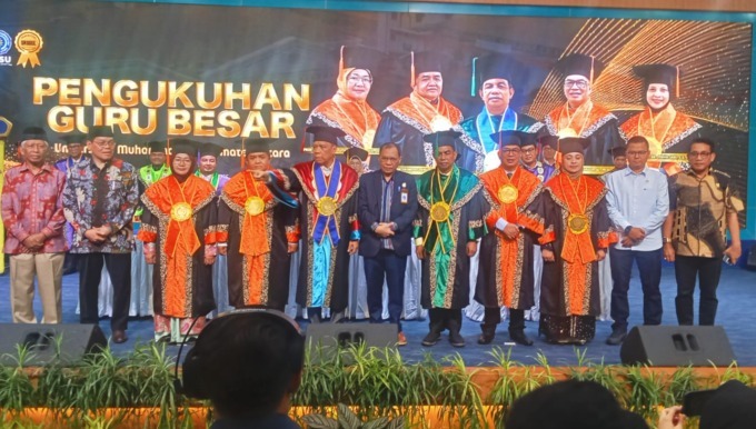 Dua Pasangan Suami/Istri Bersama Prof Dr Ir Alridiwirsah MM Dikukuhkan Bersama-sama jadi Guru Besar UMSU