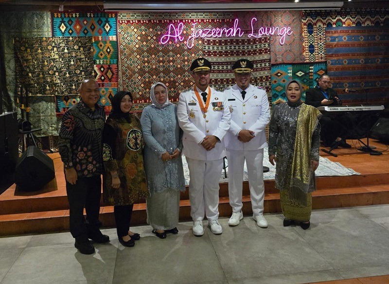 FOTO BERSAMA: Ketua Fraksi PAN DPRD Provinsi Sumatera Utara Ir Yahdi Khoir Harahap, MBA foto bersama Bupati dan Wakil Bupati Batubara Baharuddin Siagian, SH, MSi-Syafrizal SE, MAP usai dilantik di Istana Jakarta, Kamis(20/2/2025). Foto: ISTIMEWA/SUMUT POS