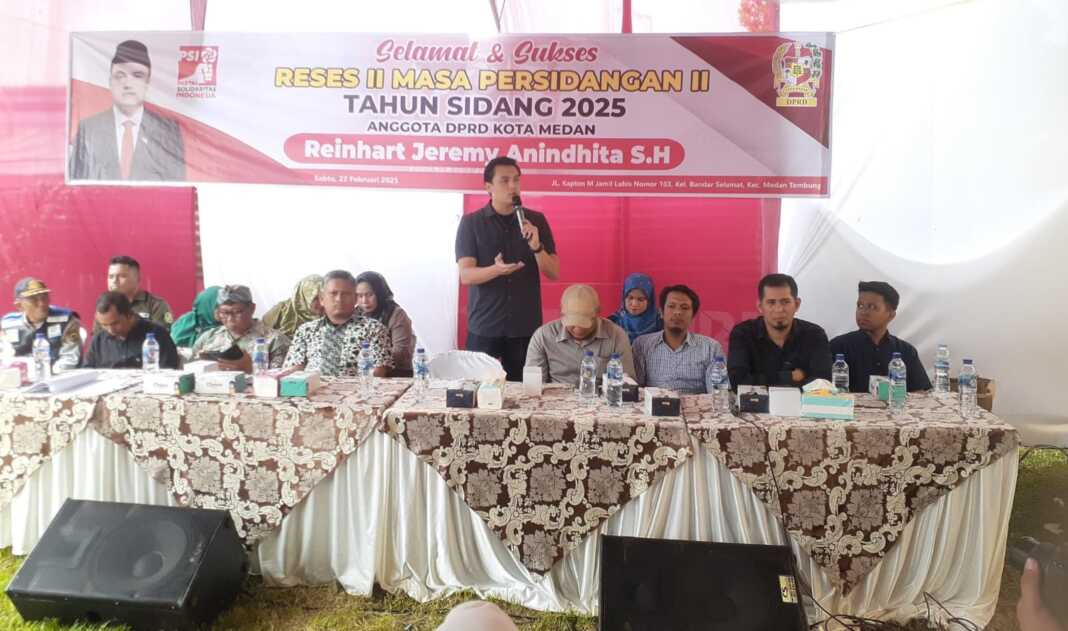 RESES: Fraksi Partai Solidaritas Indonesia (PSI), Reinhart Jeremy Anindhita saat menggelar Reses II Masa Persidangan II Tahun Sidang 2025 di Jalan Kapten M. Jamil Lubis, Nomor 103, Kelurahan Bandar Selamat, Kecamatan Medan Tembung, Sabtu (22/2).