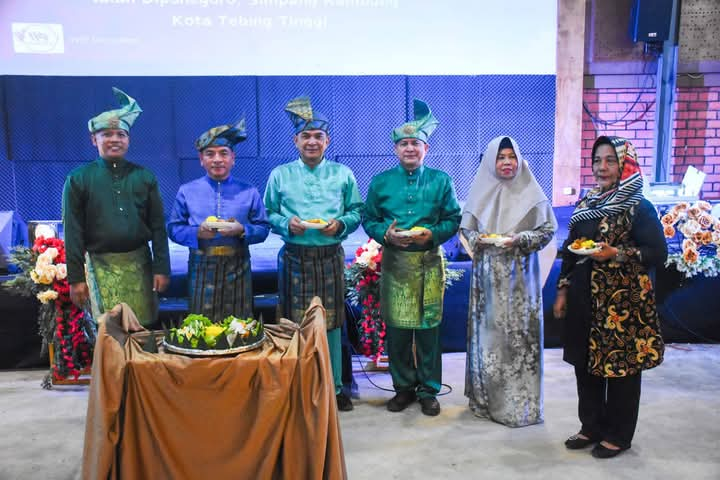 PERINGATI: Plt Sekdako Tebingtinggi Kamlan Mursyid ketika menghadapi kegiatanperingatan gelar karya Gemilang 1 Dasawarsa yang diselenggarakan sanggar seni dan Budaya Sanrila Entertainment Kota Tebingtinggi. ISTIMEWA/SUMUT POS