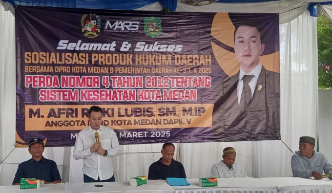 SOSPER: Anggota DPRD Kota Medan Fraksi Partai NasDem, M. Afri Rizki Lubis SM M.IP saat menggelar Sosialisasi Perda Kota Medan No.4 Tahun 2012 tentang Sistem Kesehatan Kota Medan di Kelurahan Pangkalan Masyhur, Kecamatan Medan Johor