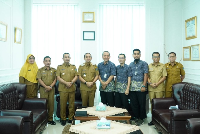 SILATURAHMI: Wali Kota Tebingtinggi Iman Irdian Saragih ketika menerima kunjungan kerjasama Pemko Tebingtinggi dengan pihak BPJS Kesehatan terkait layanan UHC. ISTIMEWA/SUMUT POS