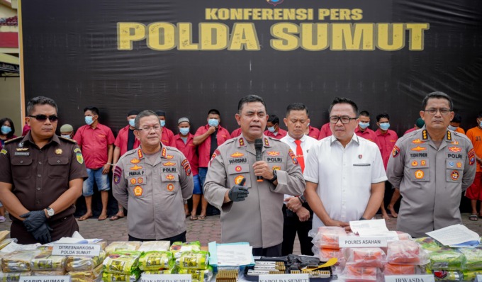 KONFERENSI PERS: Kapolda Sumut, Irjen Pol Whisnu Hermawan Februanto saat memimpin Konferensi Pers, di Mapolda Sumut, beberapa waktu lalu. Sumut Pos/Dokumen Pribadi