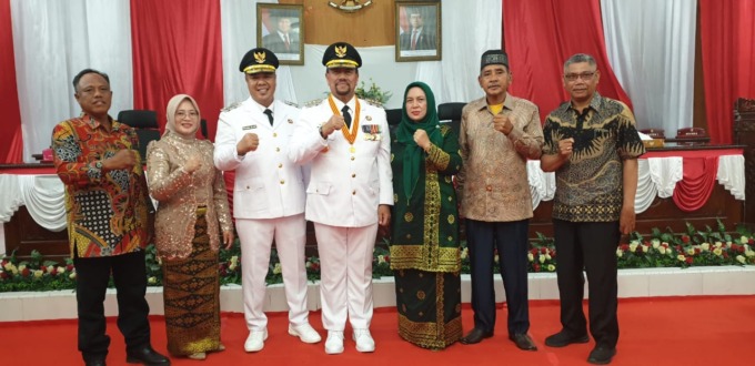 FOTO BERSAMA: Ketua DPC PKB Batubara Mustafa Kamal Ratta saat berfoto dengan Bupati -Wakil Bupati Batubara Baharuddin -Syafrizal, Ketua Tim Pemenangan Bahar Siagian -Syafrizal Dr H Hadi Suriono, SE MM usai menghadiri Paripurna dewan, Senin(3/3/2025).Dok. Liberti H Haloho.