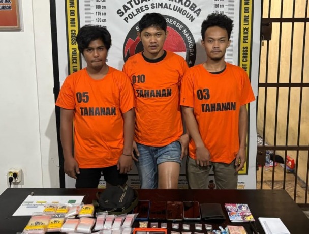 DIAMANKAN: Tersangka dan barang bukti yang diamankan polisi. FOTO: PRA EVASI/SUMUT POS