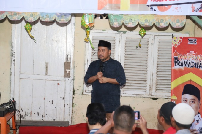 BUKA: Anggota DPRD Medan Syaiful Ramadhan saat membuka Kampoeng Ramadhan di Kampung Aur, Kecamatan Medan Maimun.