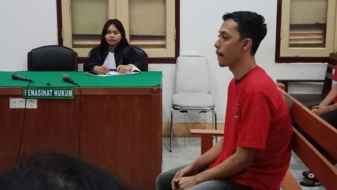 SIDANG: Khairul Munanda bin Mansyur terdakwa kasus sabu saat menjalani sidang di PN Medan, Rabu (12/3). AGUSMAN/SUMUT POS