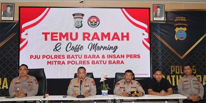 COFFEE MORNING: Kapolres Batubara, AKBP Doly Nelson H.H. Nainggolan dan jajaran cofee morning dengan Insan Pers, Selasa(22/04/2025).Foto:Liberti H Haloho/ Sumut Pos