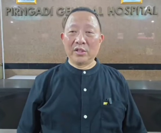 Dirut RSUD dr Pirngadi Medan Suhartono saat berikan klarifikasinya.