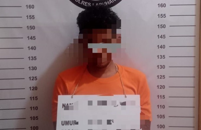 DIAMANKAN: Tersangka Kampret saat diamankan. (fajar/sumut pos)