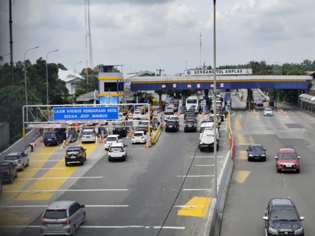 Gerbang Tol Amplas. (JNT)