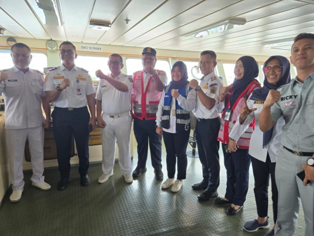 TINJAU: Dinas Perhubungan (Dishub) Sumut masih meninjau jalannya arus balik Idul Fitri dibeberapa titik di Sumatera Utara, khususnya untuk keberangkatan Kelud di Pelabuhan Bandar Deli Belawan. ISTIMEWA/SUMUT POS